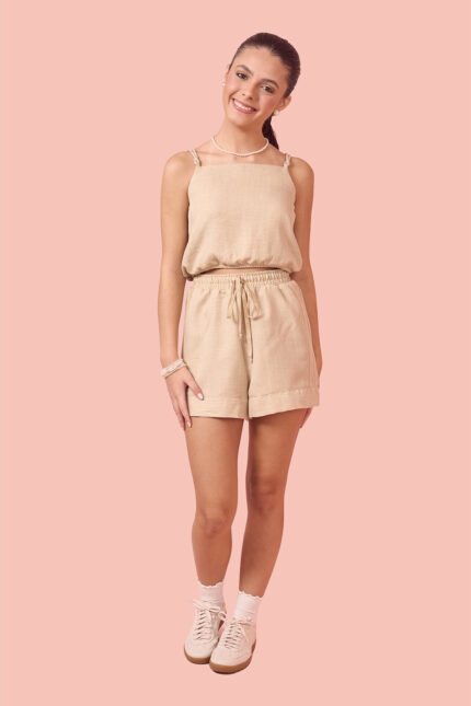 CONJUNTO BLUSA E SHORT ALFAITARIA BEGE